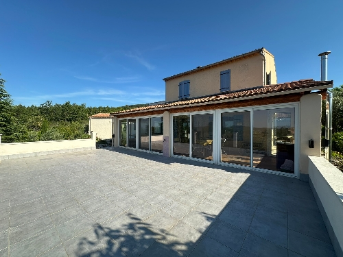 CRUIS,    750&nbsp;000 &euro;
