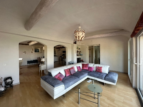 CRUIS,    750&nbsp;000 &euro;