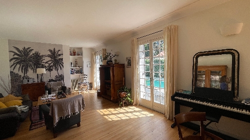 EYSINES,    970&nbsp;000 &euro;