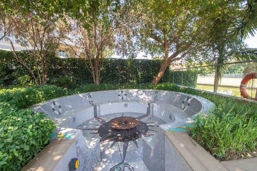 Hartbeespoort,    933 000 €