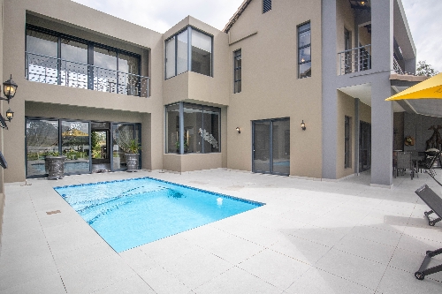 Hartbeespoort,    685&nbsp;000 &euro;