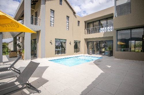 Hartbeespoort,    685&nbsp;000 &euro;