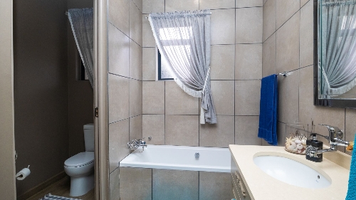 Hartbeespoort,    685 000 €