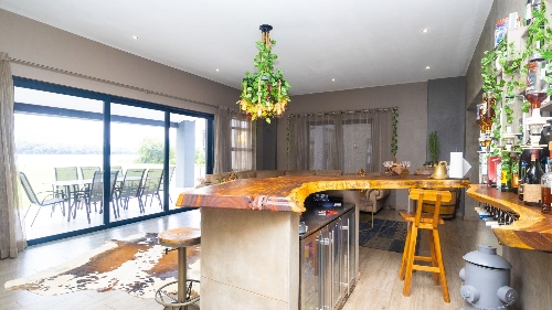 Hartbeespoort,    685 000 €