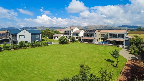 Hartbeespoort,    685&nbsp;000 &euro;