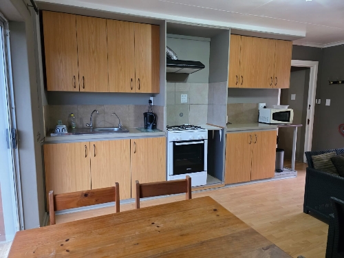 George,    707&nbsp;000 &euro;