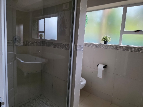 George,    707&nbsp;000 &euro;