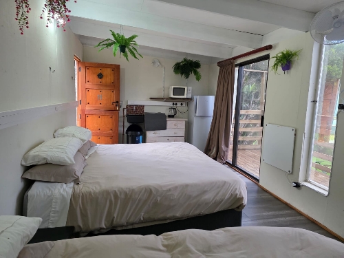 George,    707&nbsp;000 &euro;