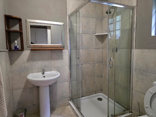 George,    707&nbsp;000 &euro;