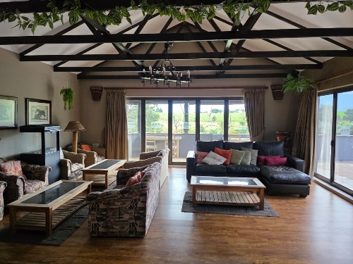 George,    707&nbsp;000 &euro;