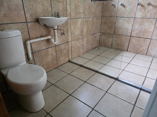 George,    707&nbsp;000 &euro;