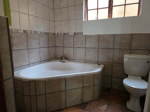 George,    707&nbsp;000 &euro;