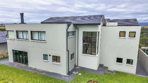 George,    531&nbsp;000 &euro;