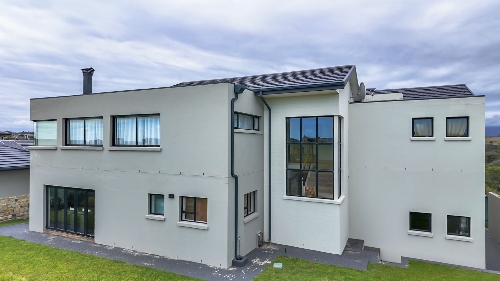 George,    531&nbsp;000 &euro;