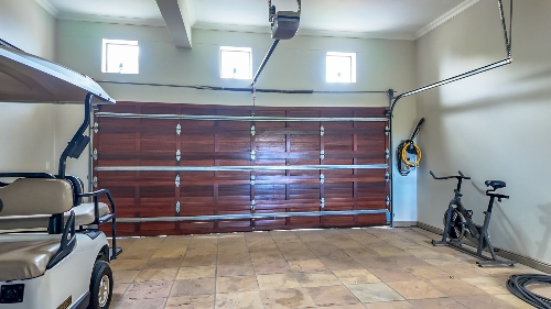 George,    531&nbsp;000 &euro;