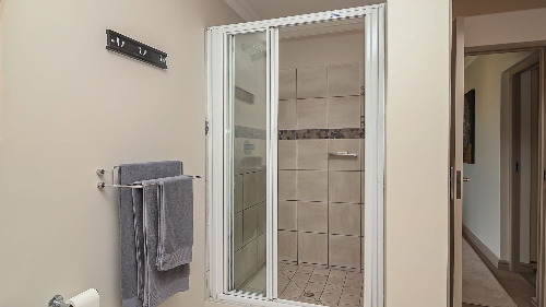 George,    531&nbsp;000 &euro;