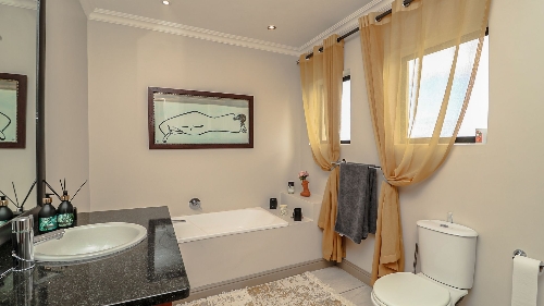 George,    531&nbsp;000 &euro;