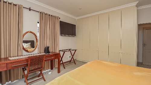 George,    531&nbsp;000 &euro;