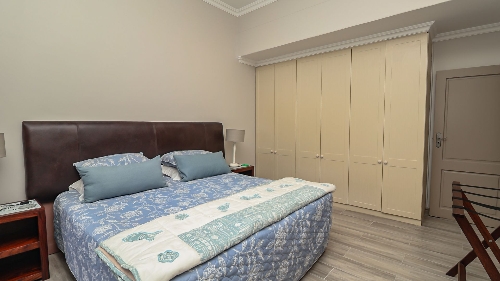 George,    531 000 €