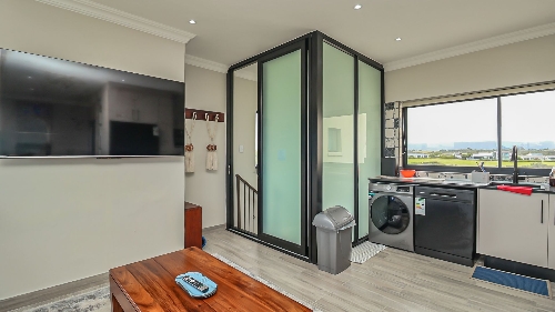 George,    531&nbsp;000 &euro;