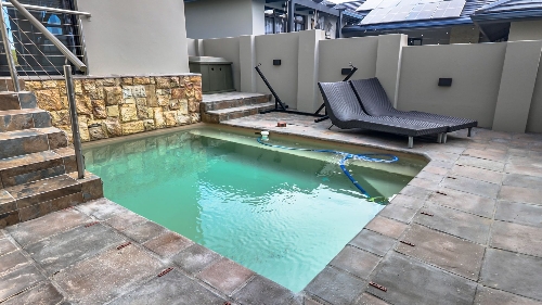 George,    531&nbsp;000 &euro;