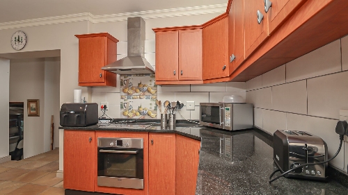 George,    531&nbsp;000 &euro;