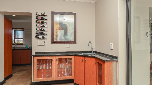 George,    531&nbsp;000 &euro;