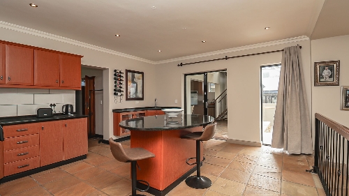 George,    531&nbsp;000 &euro;