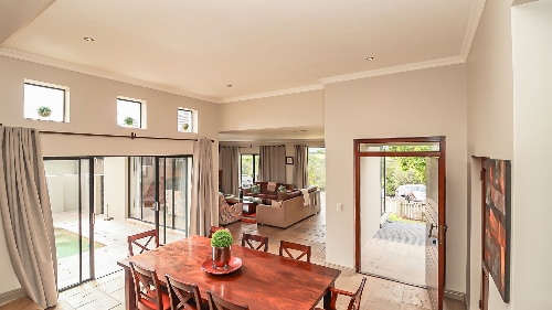 George,    531&nbsp;000 &euro;