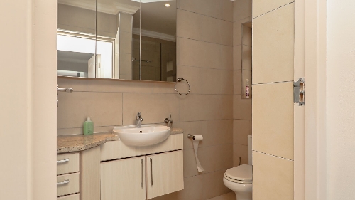 George,    960&nbsp;000 &euro;