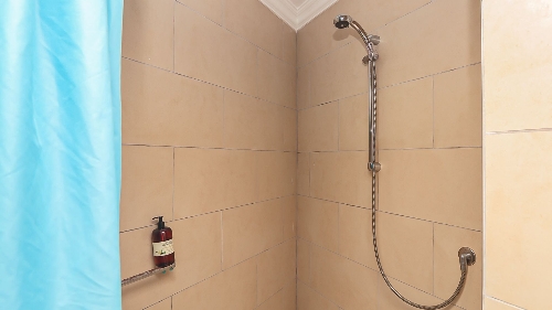 George,    960&nbsp;000 &euro;