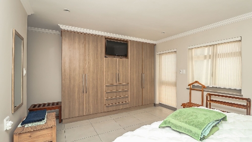 George,    960&nbsp;000 &euro;