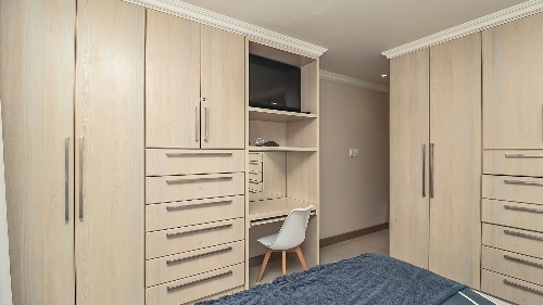 George,    960&nbsp;000 &euro;