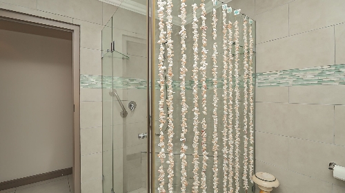 George,    860 000 €