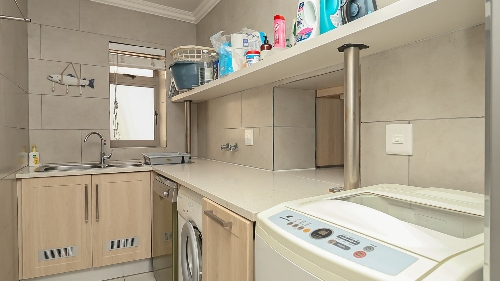 George,    960&nbsp;000 &euro;