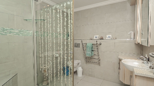 George,    960&nbsp;000 &euro;