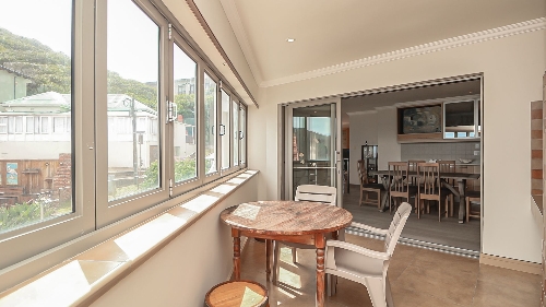 George,    960&nbsp;000 &euro;