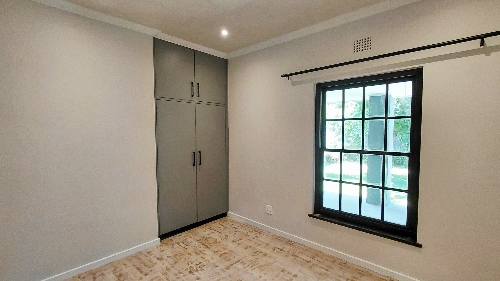 George,      3 100 €