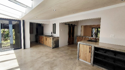 George,      3&nbsp;100 &euro;