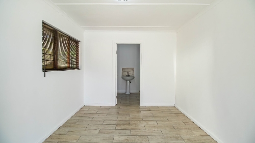 George,    320&nbsp;000 &euro;