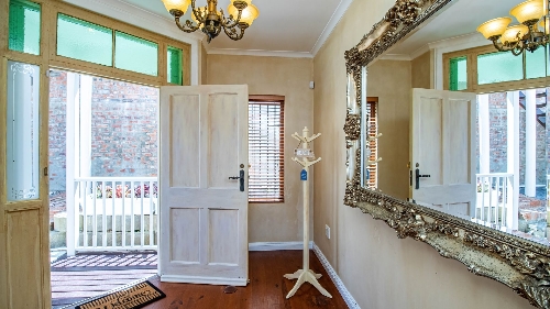 George,    320&nbsp;000 &euro;