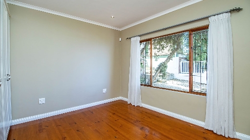 George,    320&nbsp;000 &euro;