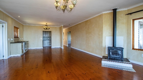 George,    320&nbsp;000 &euro;