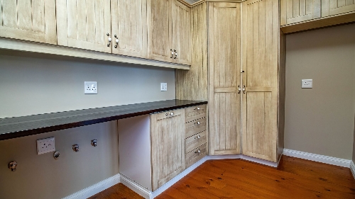 George,    320&nbsp;000 &euro;