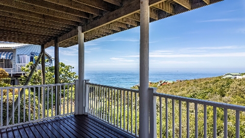 George,    320&nbsp;000 &euro;