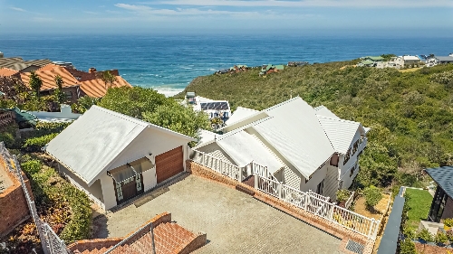 George,    320&nbsp;000 &euro;