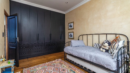 George,    780&nbsp;000 &euro;