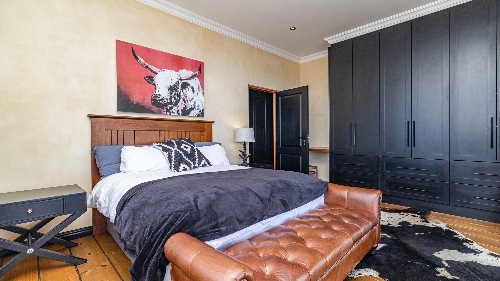 George,    780&nbsp;000 &euro;