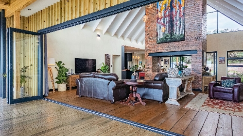 George,    670&nbsp;000 &euro;