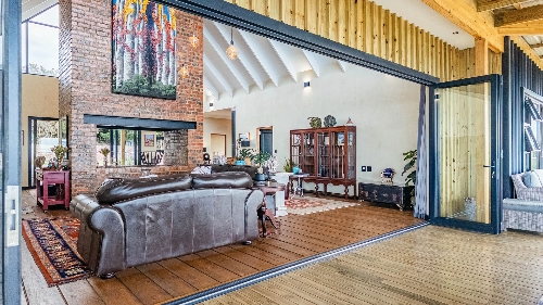 George,    780&nbsp;000 &euro;